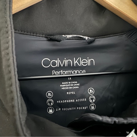 CLAVIN KLEIN PERFORMANCE Womenโs Plus Black Jacket - Picture 9 of 9